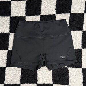 Fleo Women's Black No Seam Short